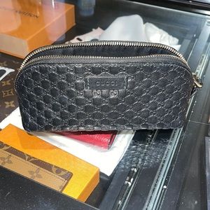 Gucci cosmetic / toiletry / everyday pouch